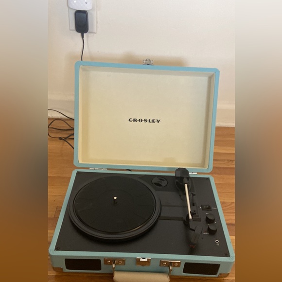 Crosley Bluetooth & Vinyl player - Picture 6 of 8